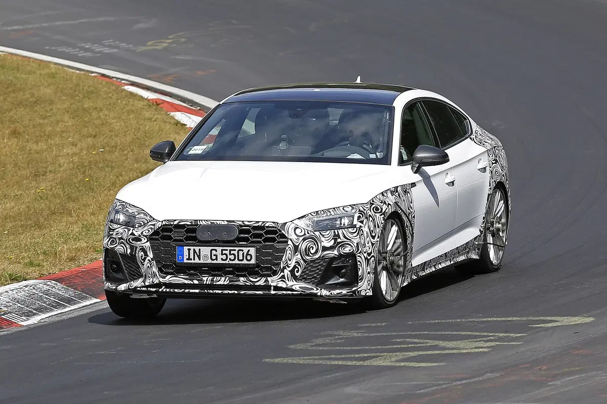 Audi S5: restyling alle porte per la Fastback e la Cabrio (12)
