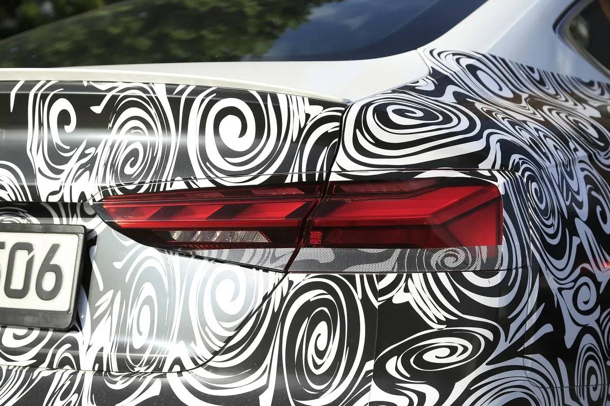 Audi S5: restyling alle porte per la Fastback e la Cabrio (11)