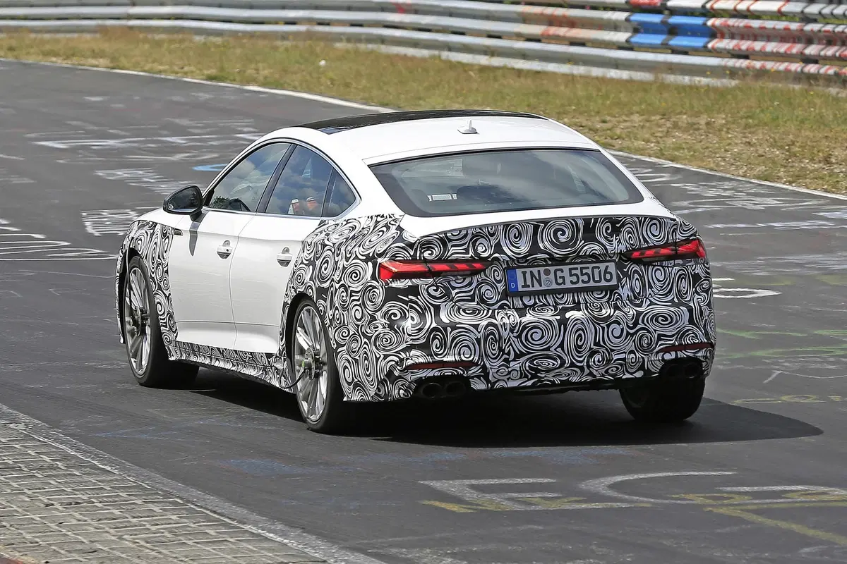 Audi S5: restyling alle porte per la Fastback e la Cabrio (18)