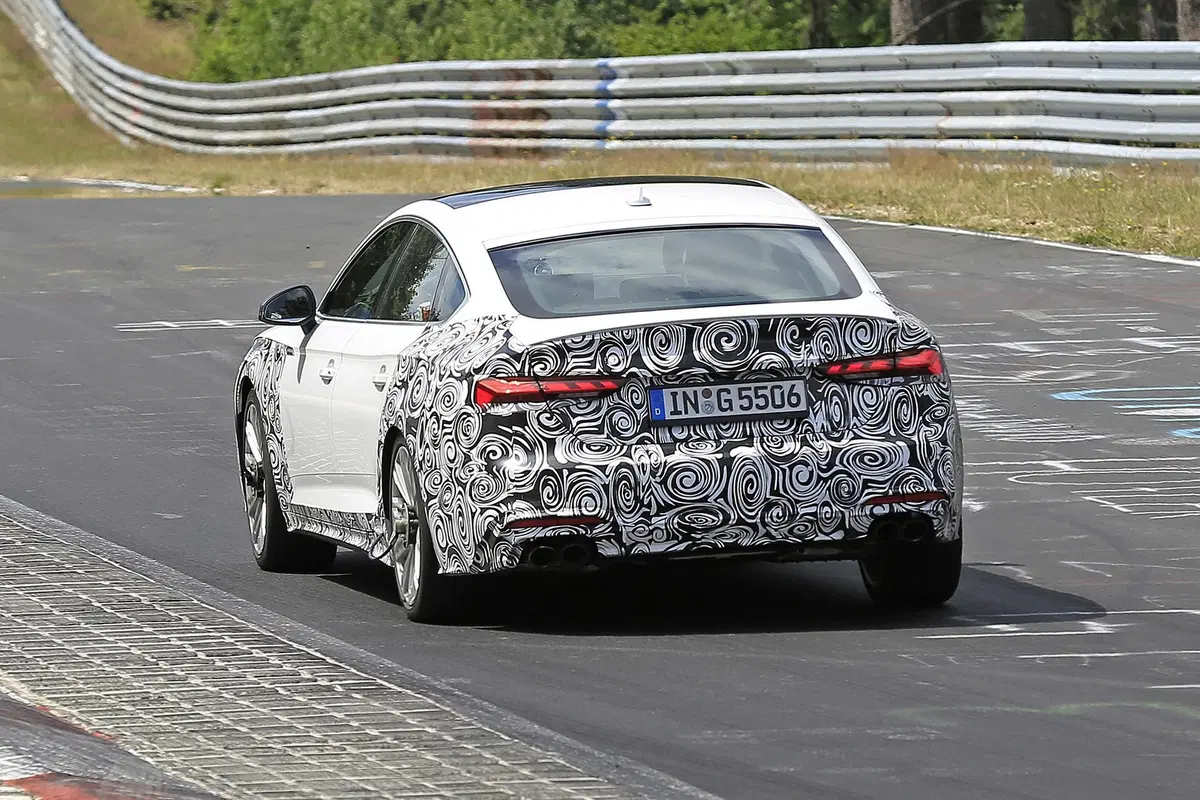 Audi S5: restyling alle porte per la Fastback e la Cabrio (14)