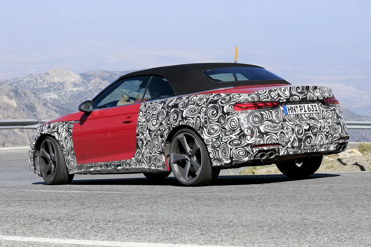 Audi S5: restyling alle porte per la Fastback e la Cabrio (15)