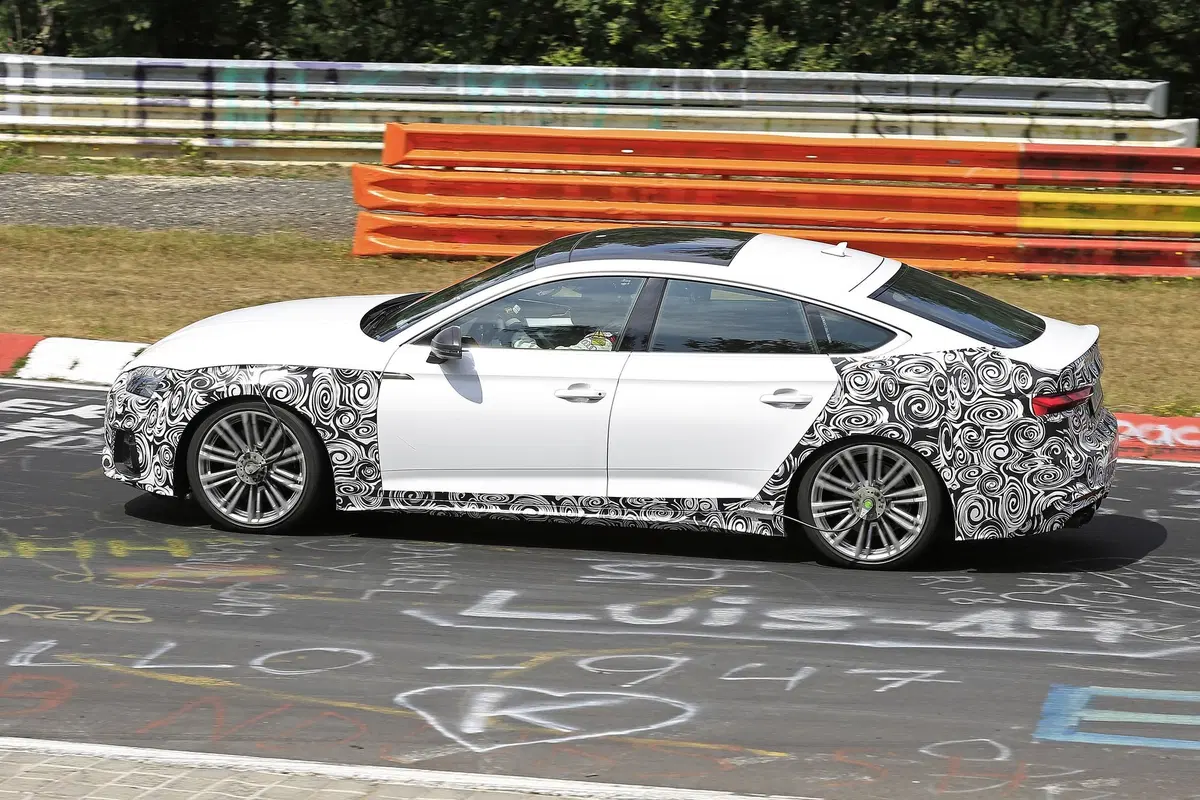 Audi S5: restyling alle porte per la Fastback e la Cabrio (2)