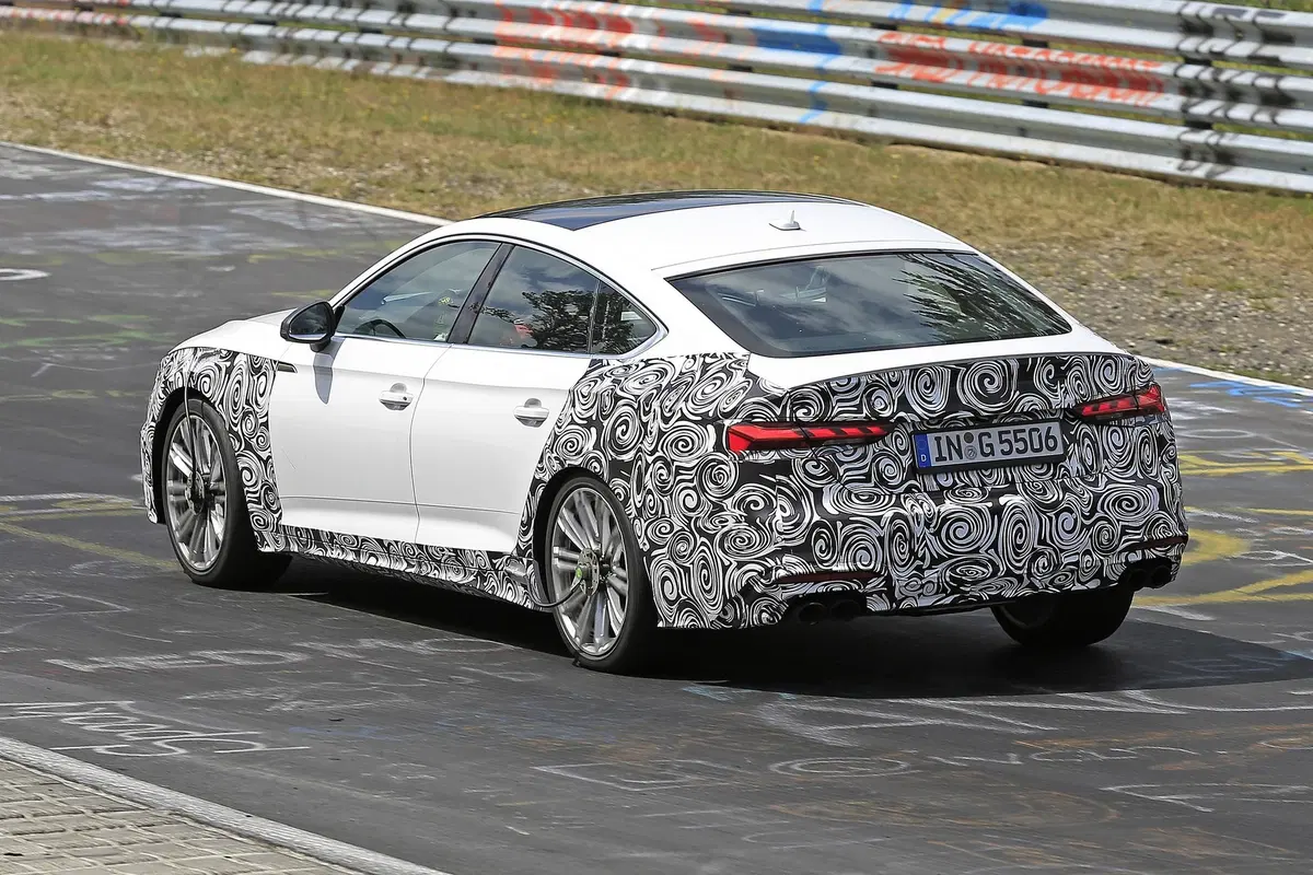 Audi S5: restyling alle porte per la Fastback e la Cabrio (16)