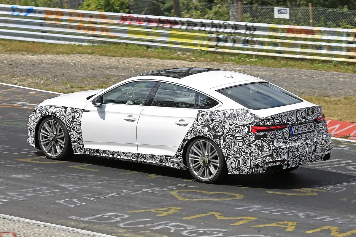 Audi S5: restyling alle porte per la Fastback e la Cabrio (20)