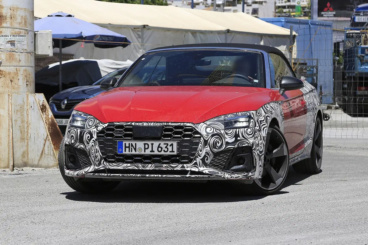 Audi S5: restyling alle porte per la Fastback e la Cabrio (21)