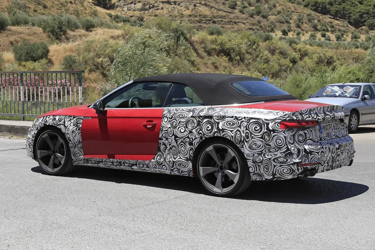 Audi S5: restyling alle porte per la Fastback e la Cabrio (22)
