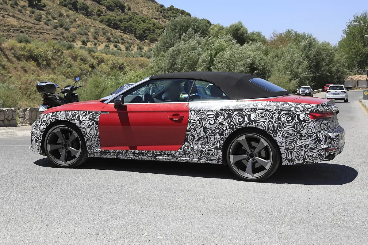Audi S5: restyling alle porte per la Fastback e la Cabrio (23)
