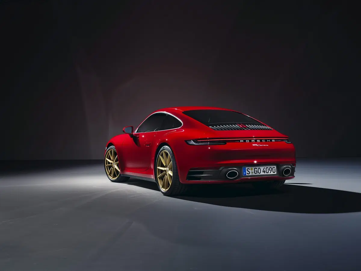 Porsche 911 Carrera: la entry level della gamma 992 (2)