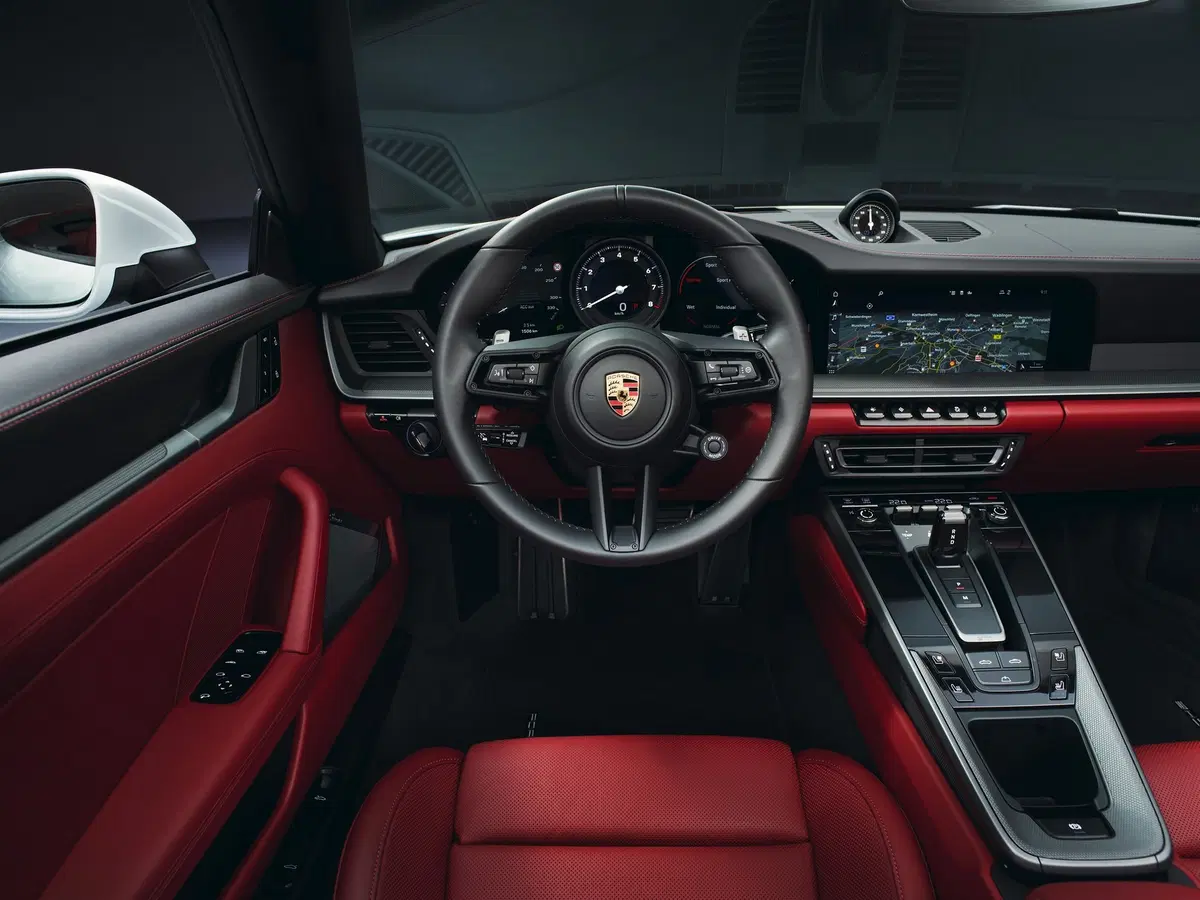 Porsche 911 Carrera: la entry level della gamma 992 (4)
