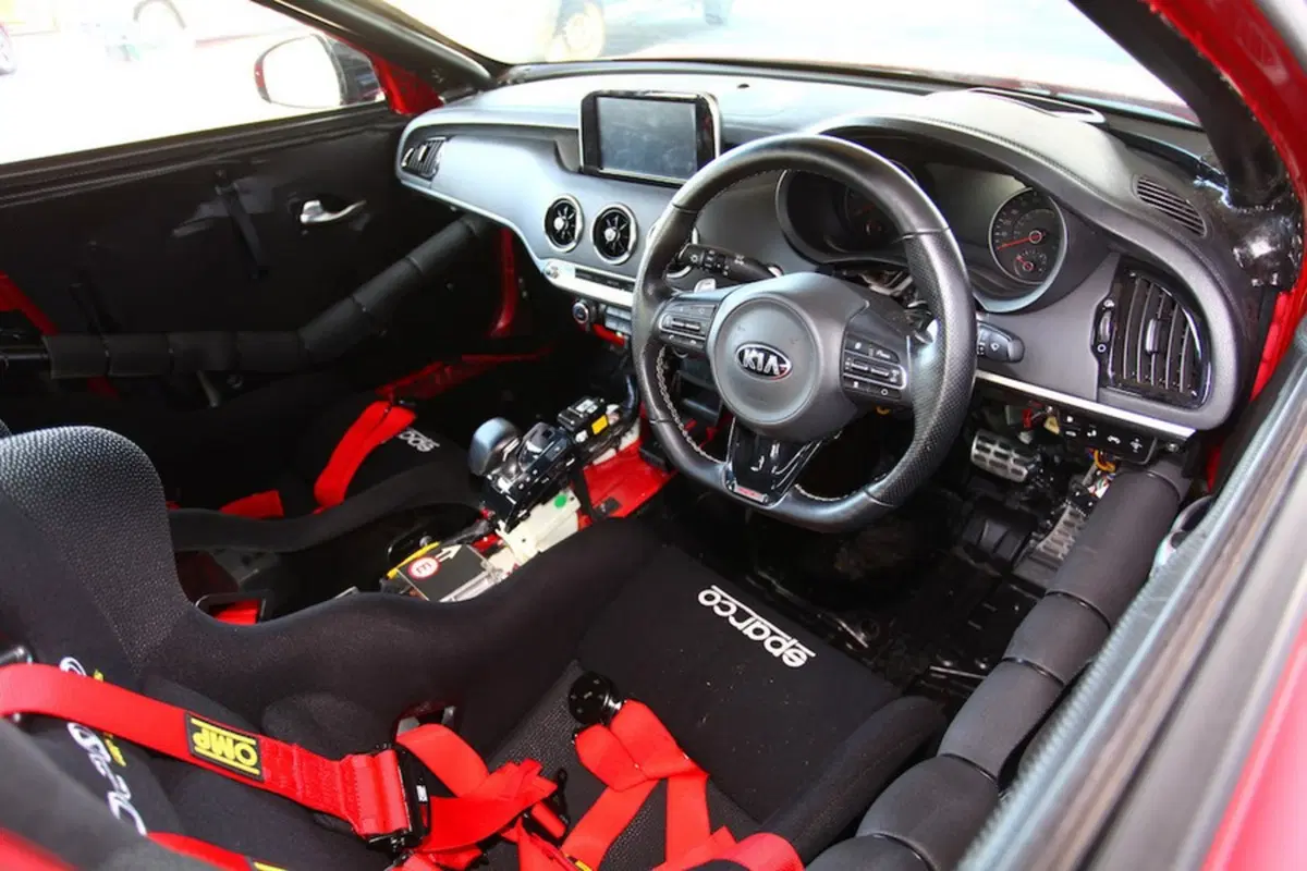 Kia Stinger GT420, la one-off da pista (4)