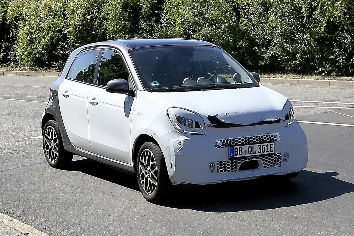Smart EQ forfour: aggiornamenti per la piccola elettrica [Foto spia] (3)