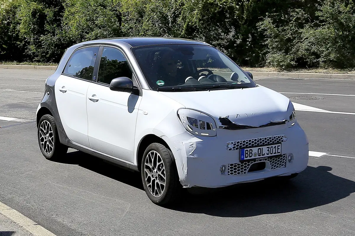 Smart EQ forfour: aggiornamenti per la piccola elettrica [Foto spia] (13)