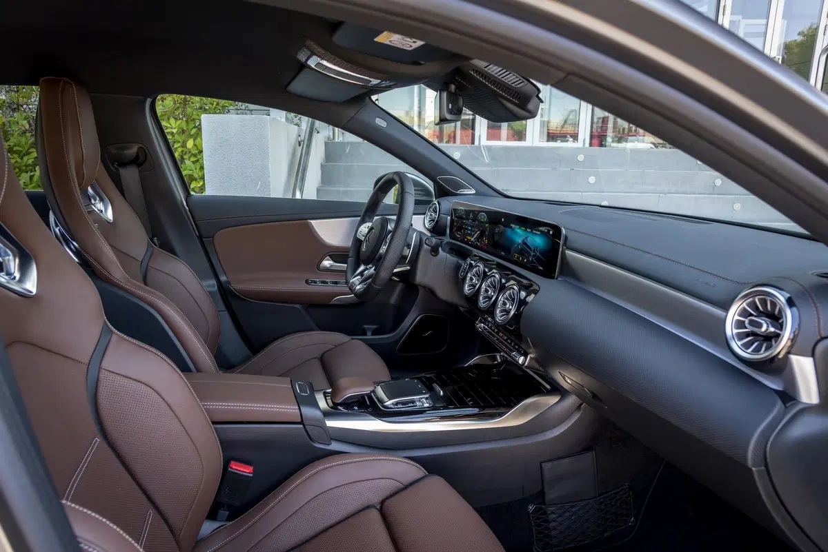 Mercedes-AMG A 45 2019: derapa e diverte con 421 CV [Video] (3)