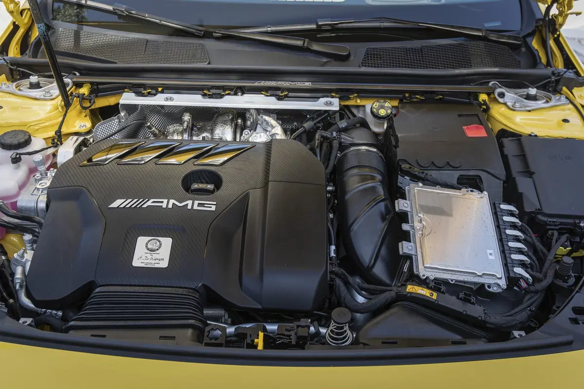Mercedes-AMG A 45 2019: derapa e diverte con 421 CV [Video] (4)