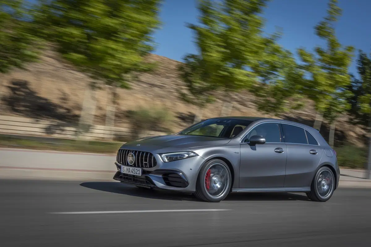 Mercedes-AMG A 45 2019: derapa e diverte con 421 CV [Video] (2)