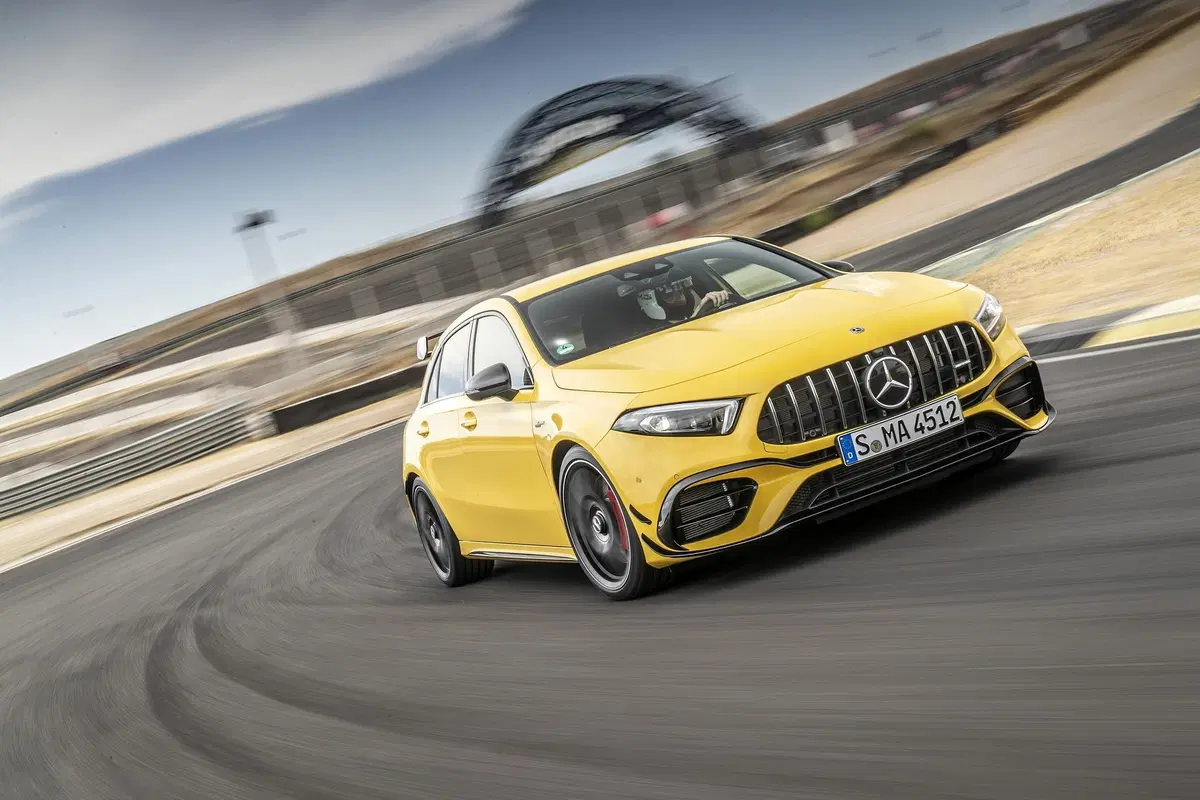 Mercedes-AMG A 45 2019: derapa e diverte con 421 CV [Video] (3)