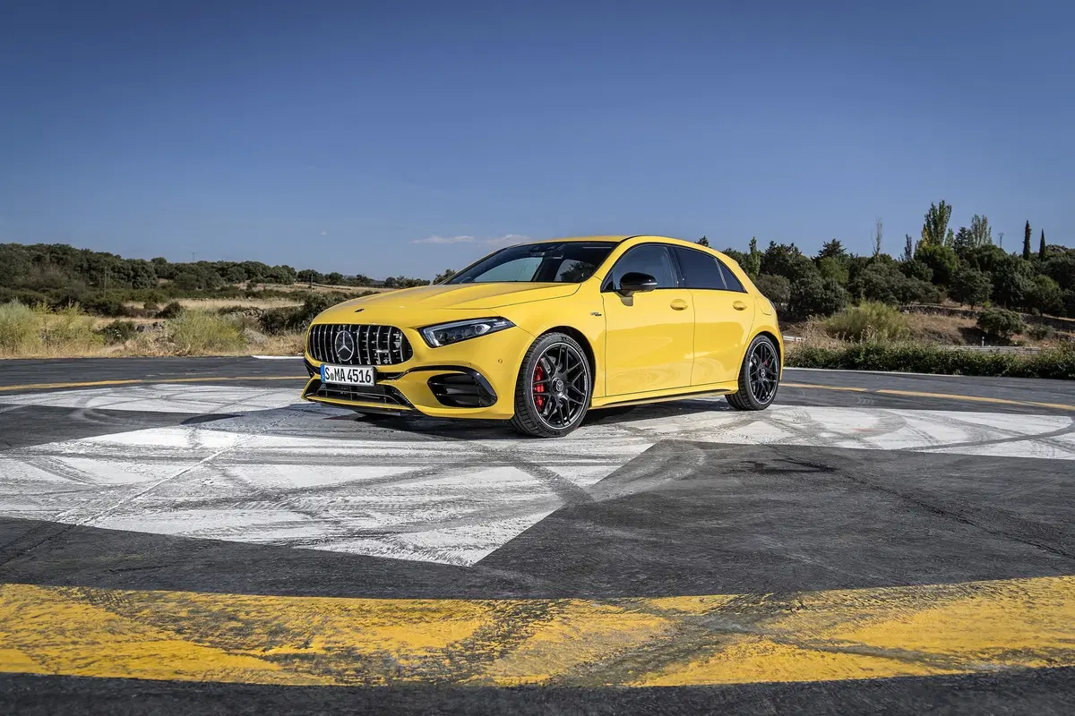Mercedes-AMG A 45 2019: derapa e diverte con 421 CV [Video]