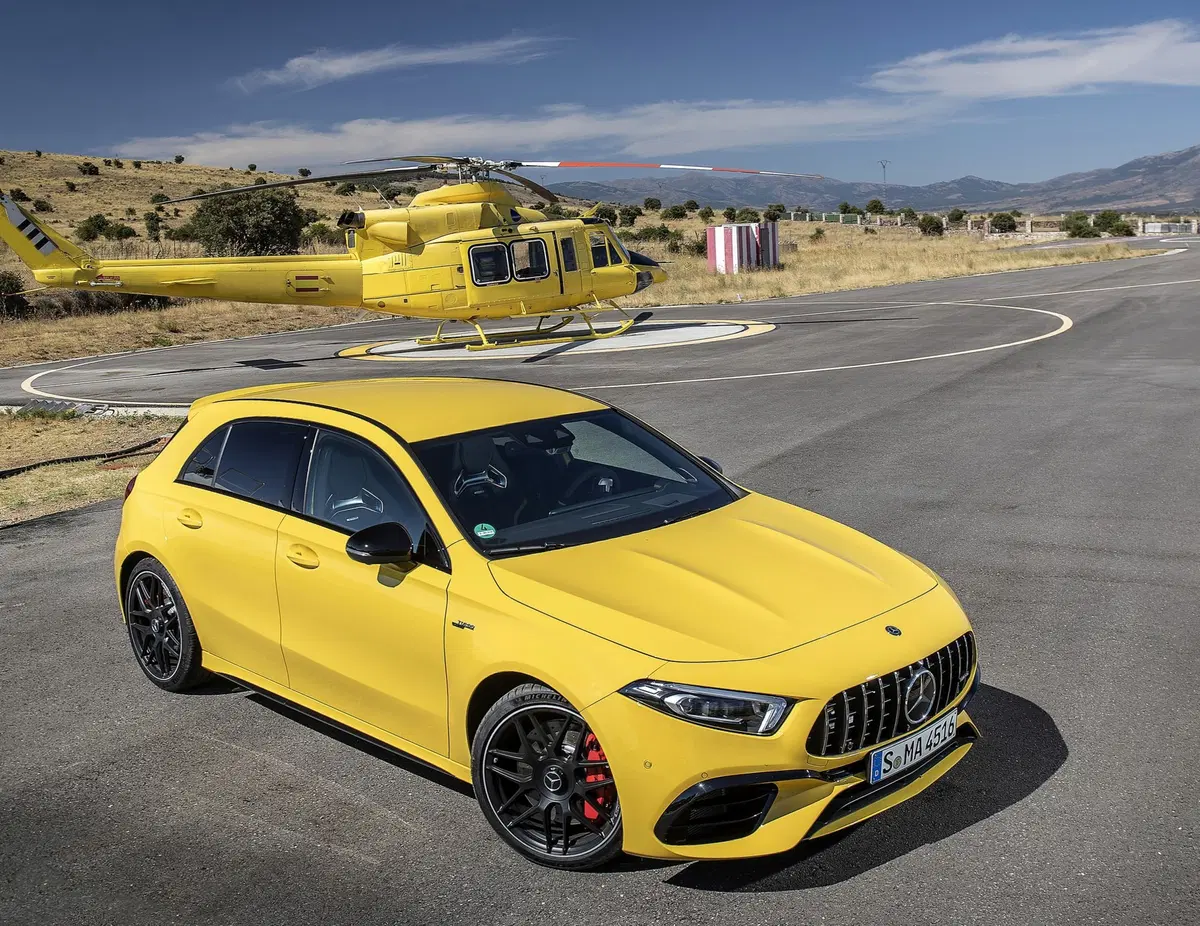 Mercedes-AMG A 45 2019: derapa e diverte con 421 CV [Video] (17)