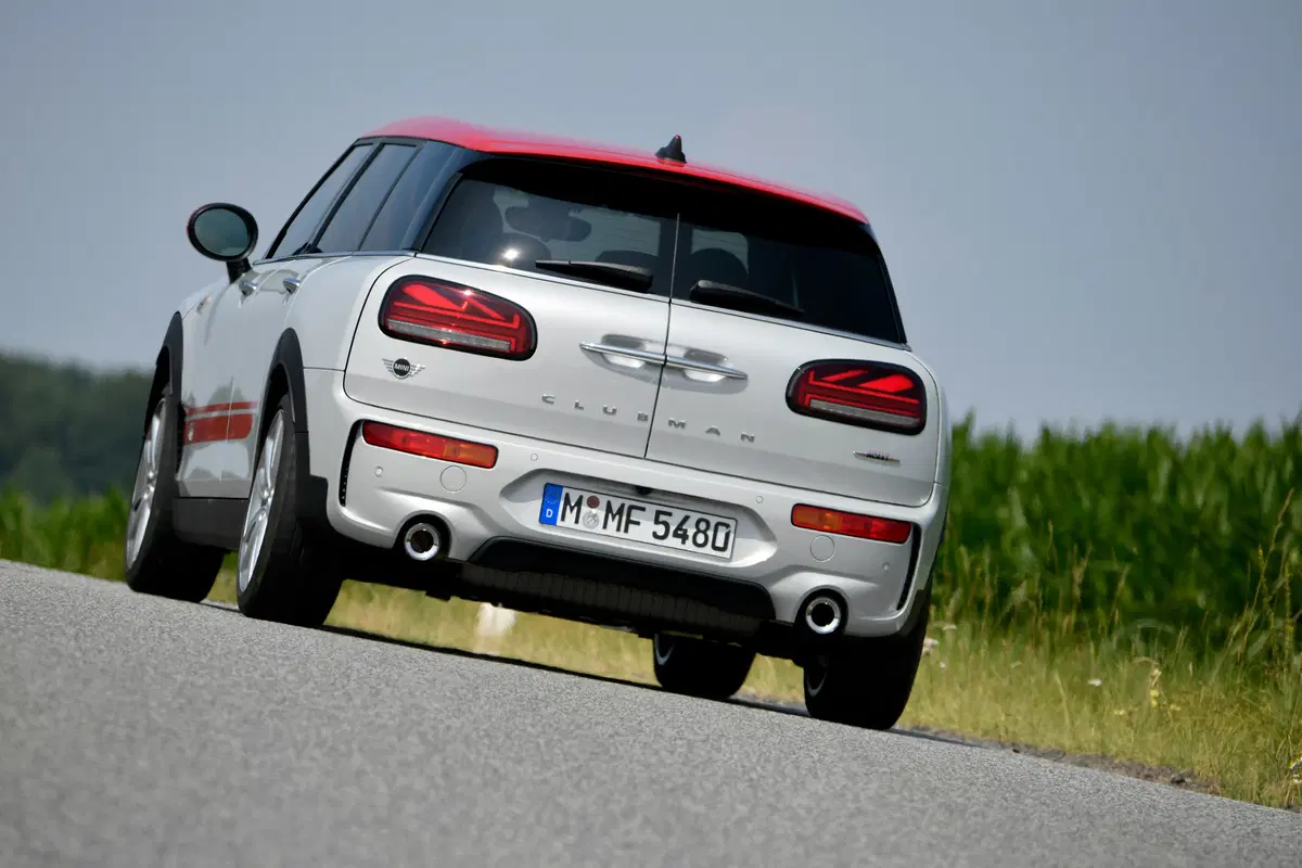 Mini Clubman John Cooper Works 2019, restyling e tanta potenza in più [Video] (2)