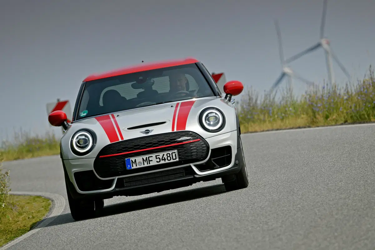 Mini Clubman John Cooper Works 2019, restyling e tanta potenza in più [Video] (3)