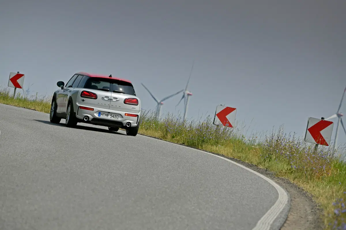 Mini Clubman John Cooper Works 2019, restyling e tanta potenza in più [Video] (4)