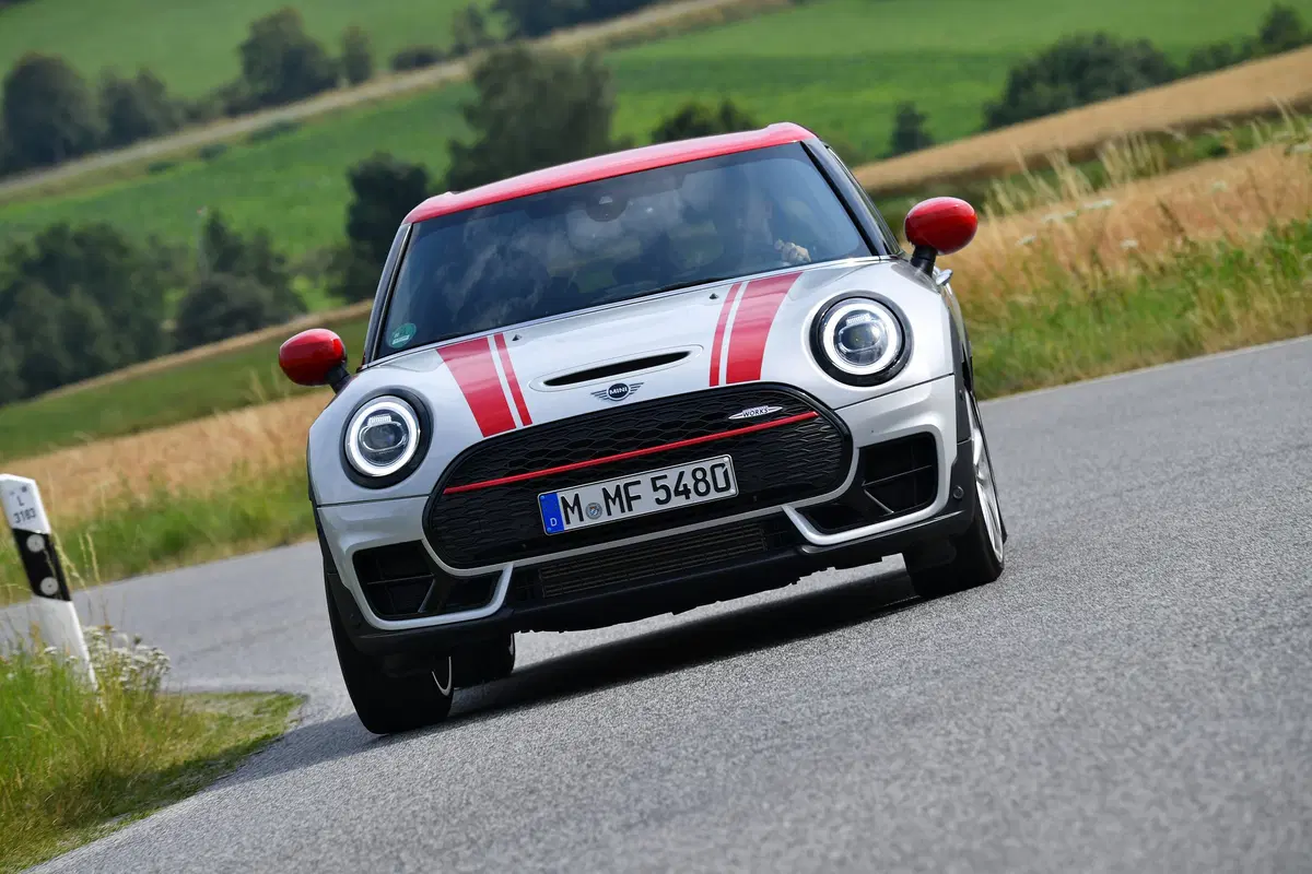 Mini Clubman John Cooper Works 2019, restyling e tanta potenza in più [Video] (5)