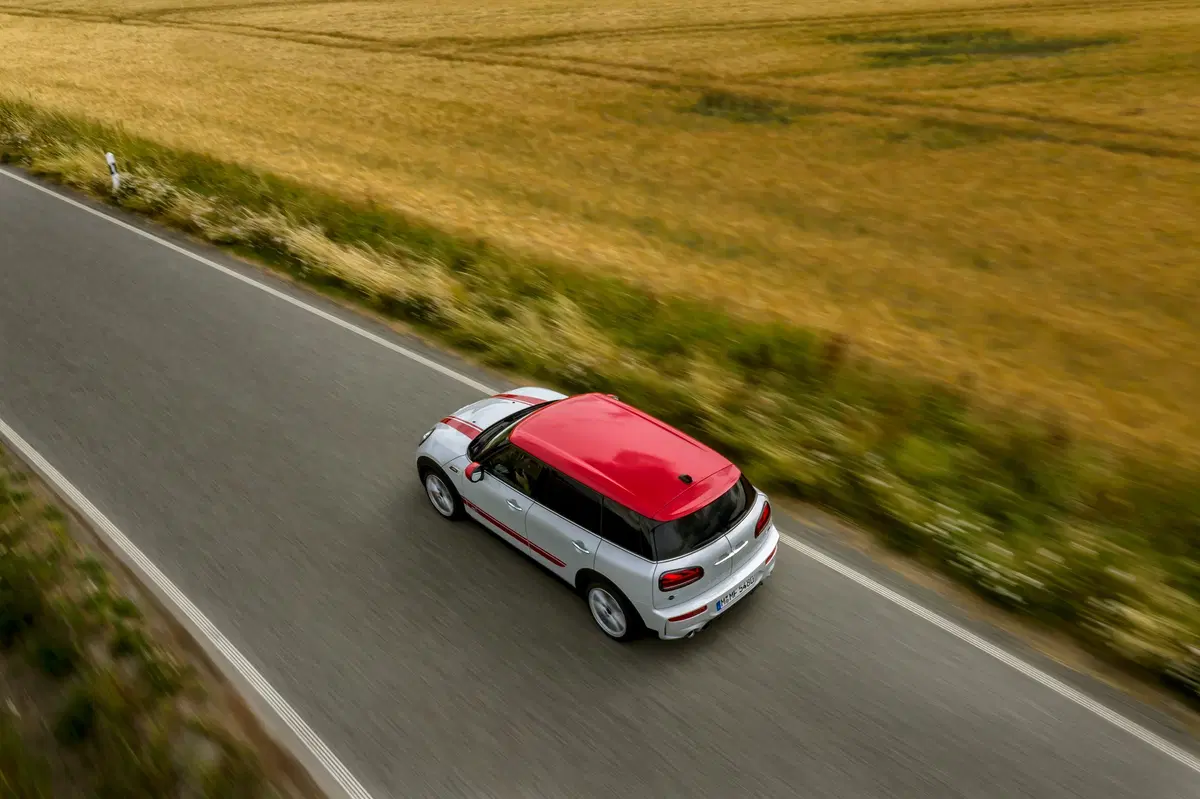 Mini Clubman John Cooper Works 2019, restyling e tanta potenza in più [Video] (6)