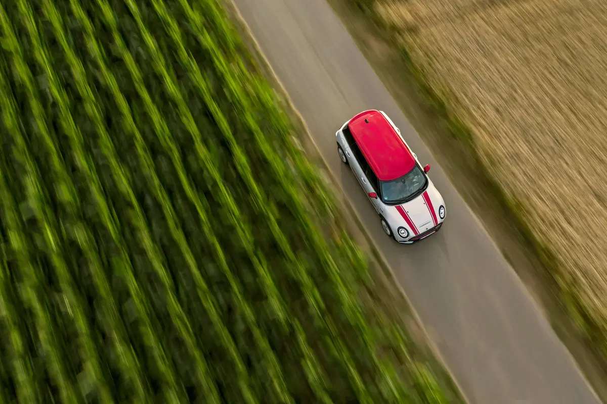 Mini Clubman John Cooper Works 2019, restyling e tanta potenza in più [Video] (13)