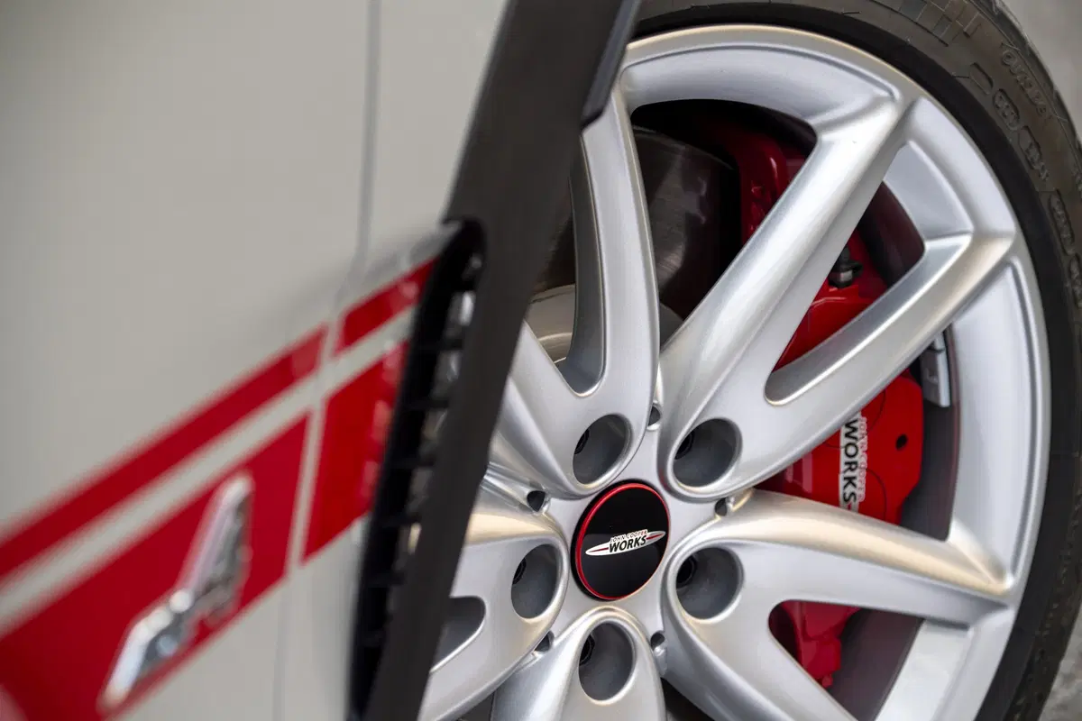 Mini Clubman John Cooper Works 2019, restyling e tanta potenza in più [Video] (19)