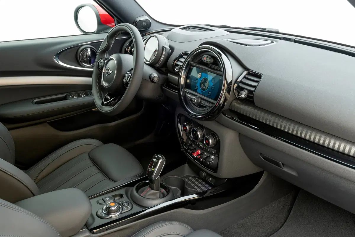 Mini Clubman John Cooper Works 2019, restyling e tanta potenza in più [Video] (23)