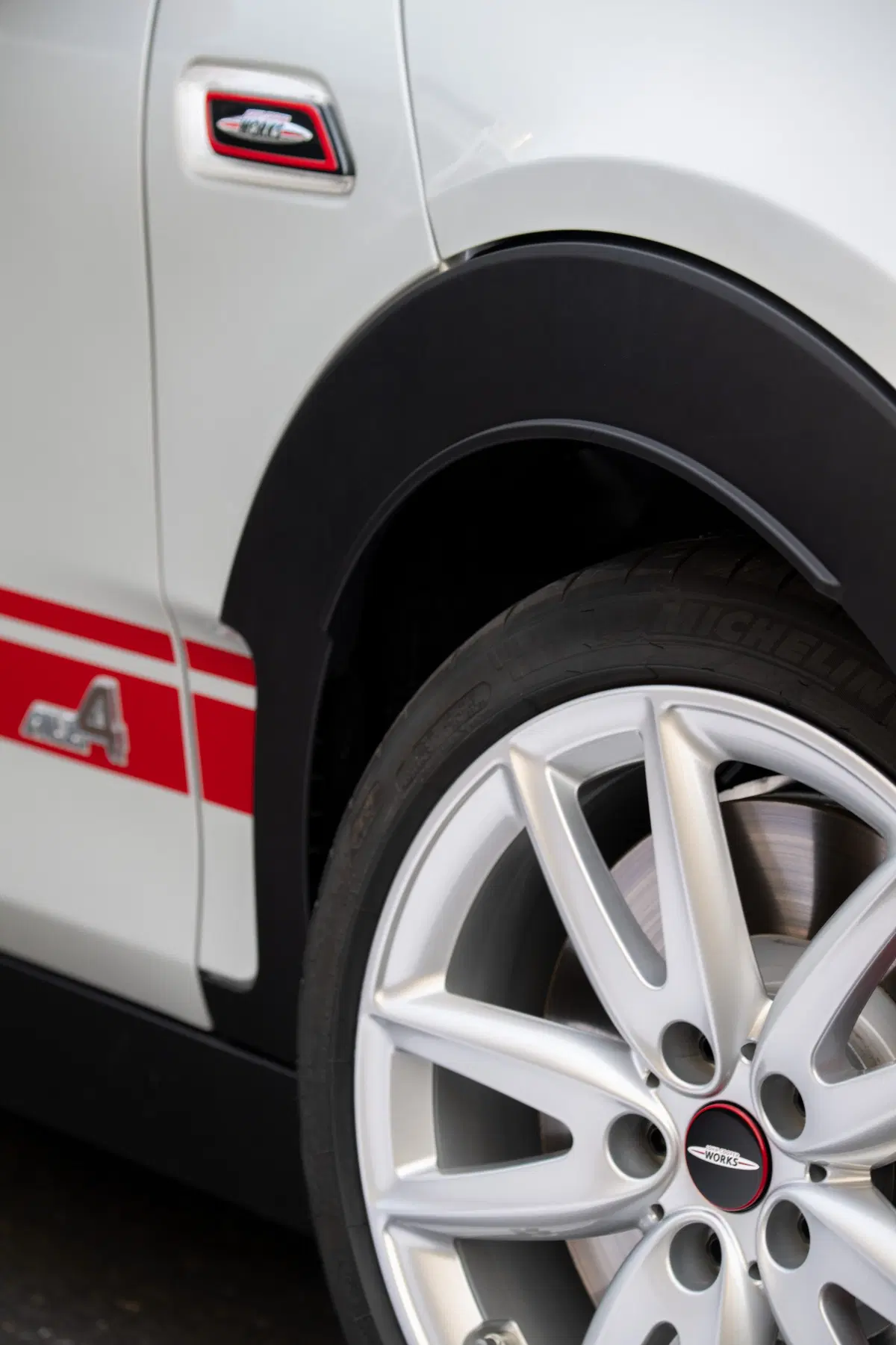 Mini Clubman John Cooper Works 2019, restyling e tanta potenza in più [Video] (24)