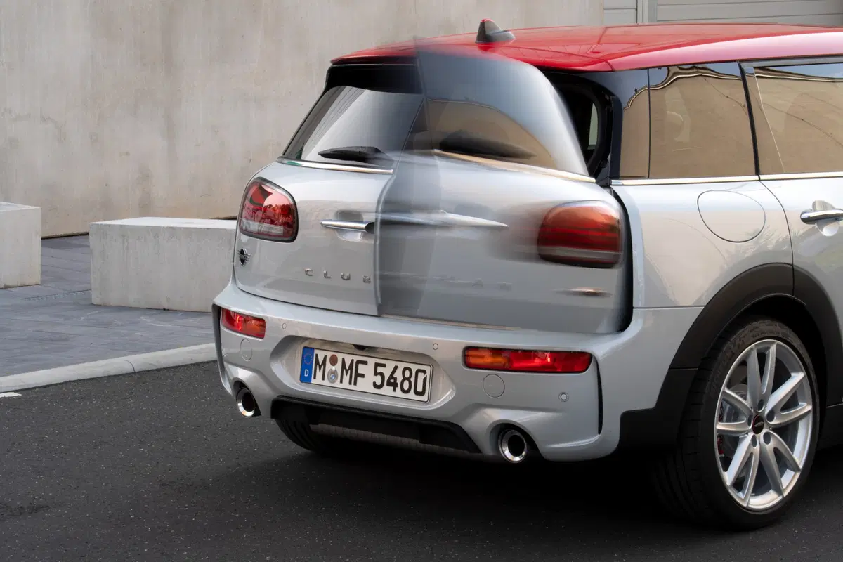 Mini Clubman John Cooper Works 2019, restyling e tanta potenza in più [Video] (27)