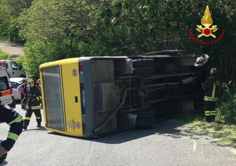 Incidente scuolabus, giudice rid&agrave; la patente all&#039;autista