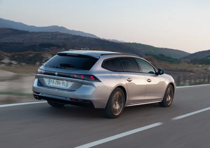Peugeot 508 SW (2018-25) (17)