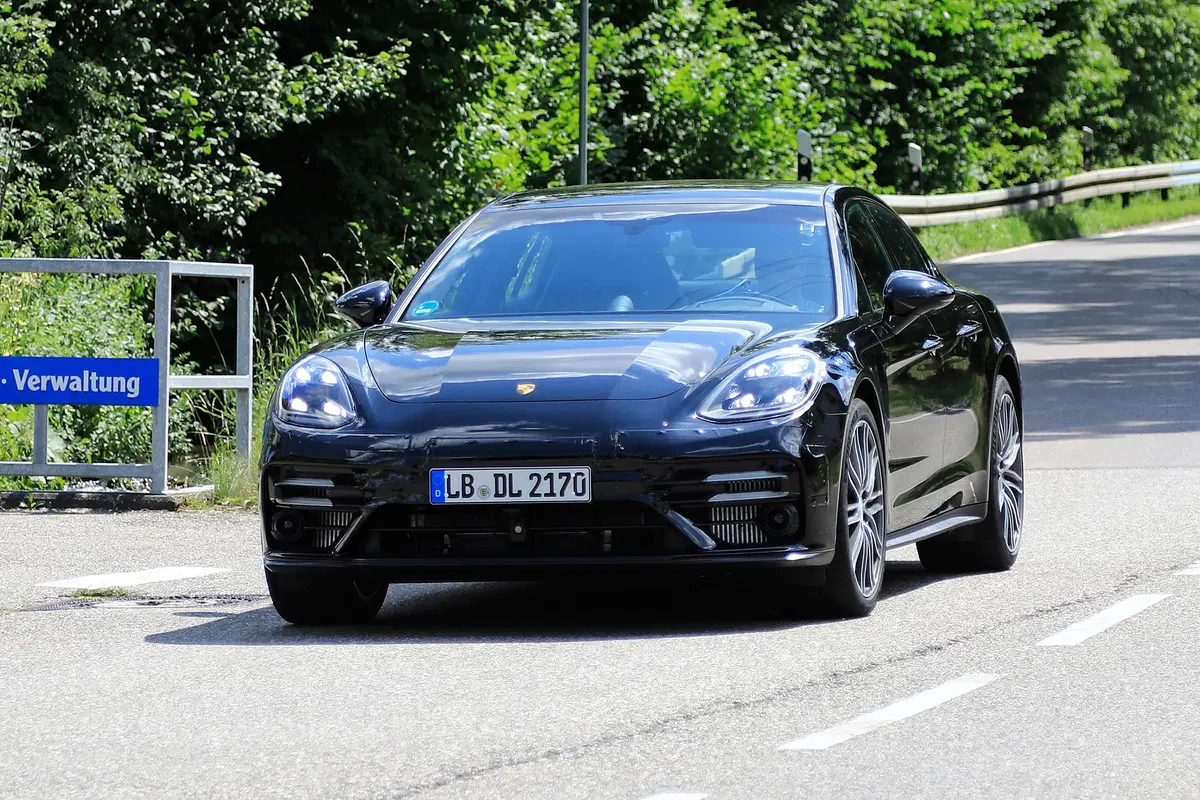 Porsche Panamera restyling, le foto spia (2)