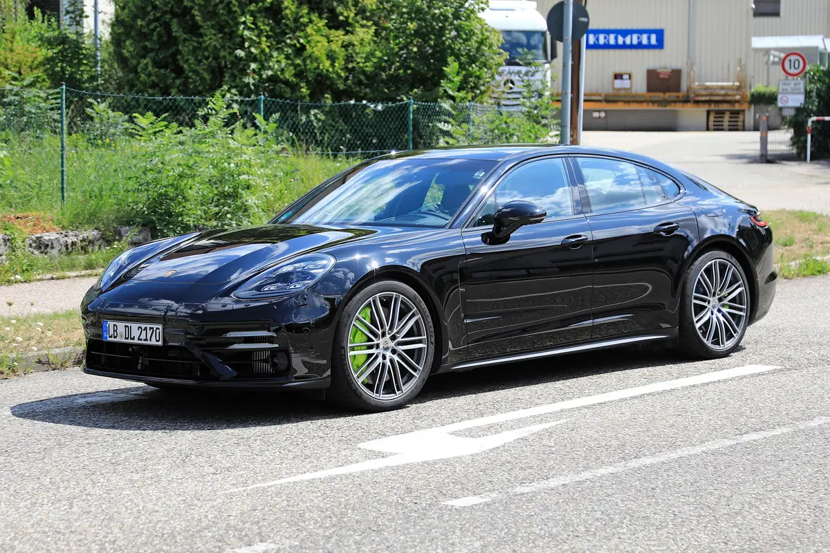 Porsche Panamera restyling, le foto spia (5)