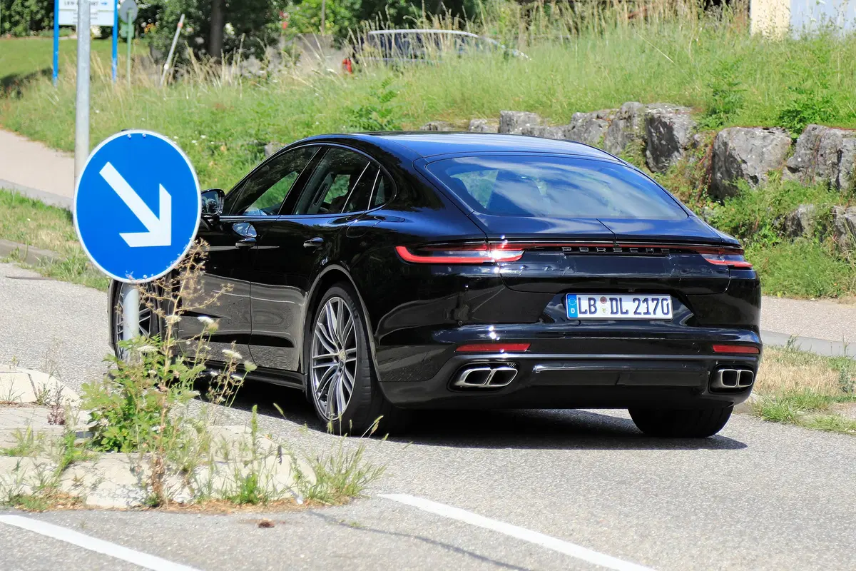 Porsche Panamera restyling, le foto spia (9)