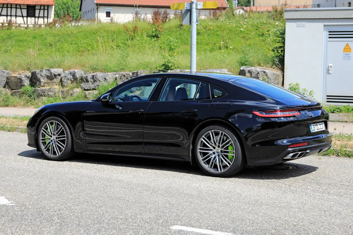 Porsche Panamera restyling, le foto spia (10)