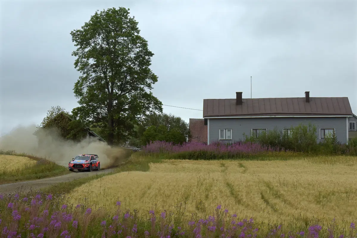 WRC 2019 Finlandia. Tutto in 2 secondi. Latvala-Meeke, Toyota, Tanak dietro a Lappi (14)