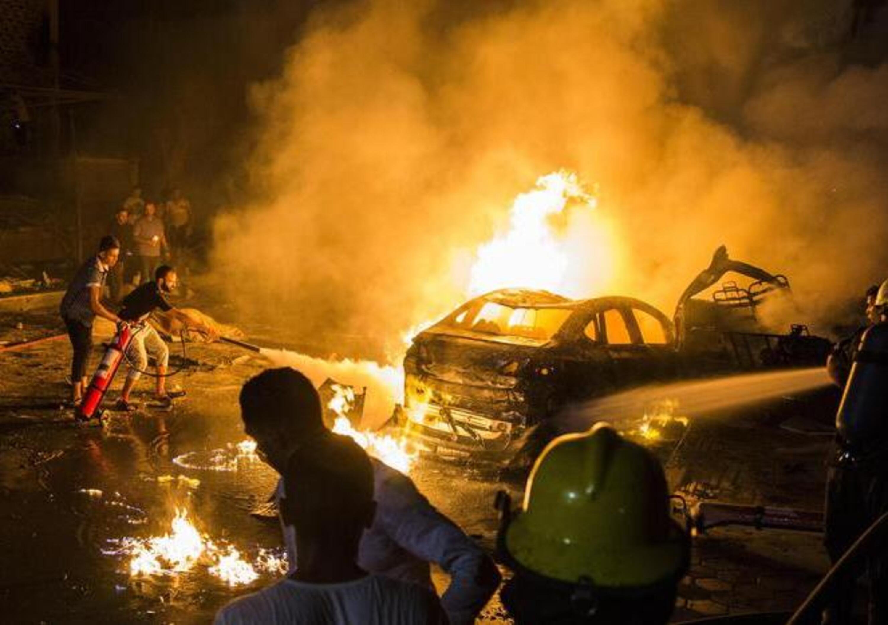 Incidente con esplosione di quattro auto in Egitto: 19 morti davanti all&rsquo;opedale