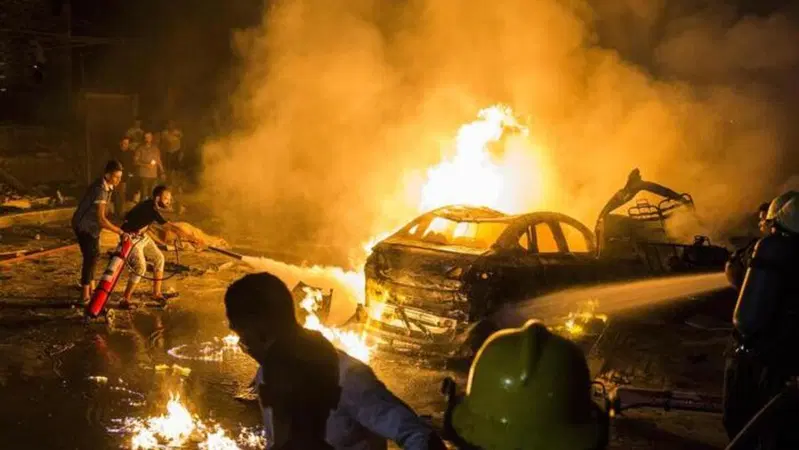 Incidente con esplosione di quattro auto in Egitto: 19 morti davanti all’opedale