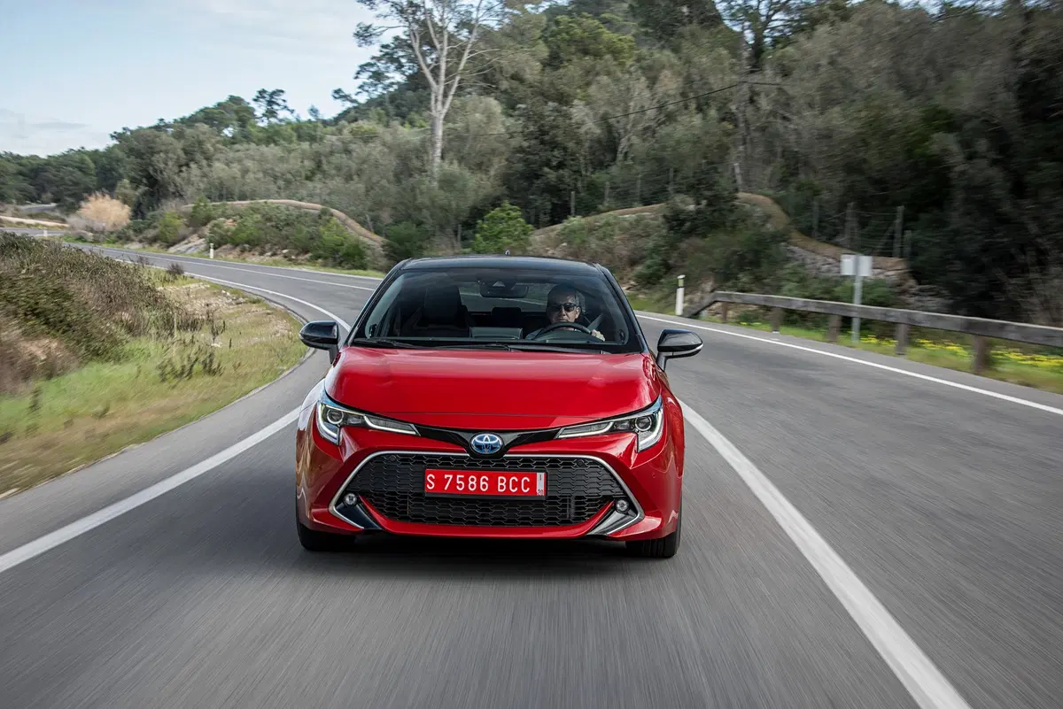 Toyota Corolla 2019, 180 CV Hybrid e linea molto personale [Video] (3)