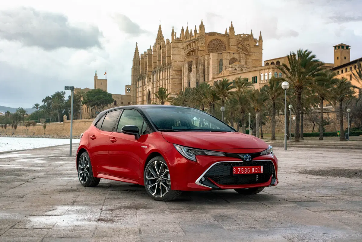 Toyota Corolla 2019, 180 CV Hybrid e linea molto personale [Video] (13)