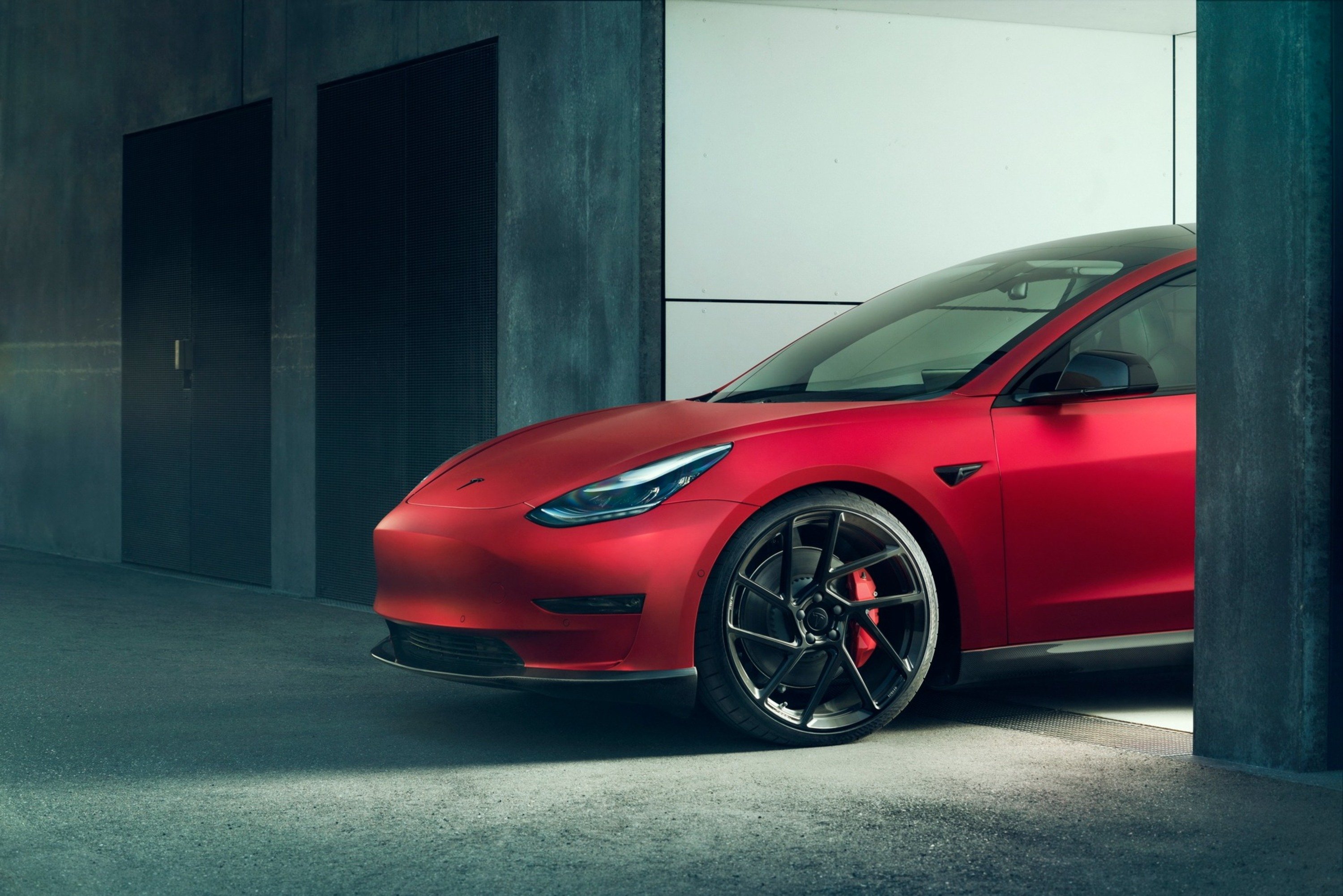 Tesla Model 3 | Novitec la rende...pi&ugrave; sportiva!