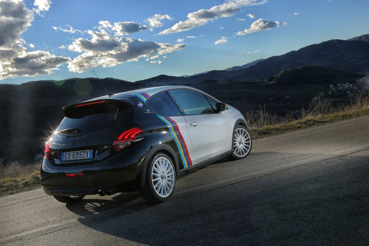 Peugeot 208 GTi/NOVE, 208 da record (6)
