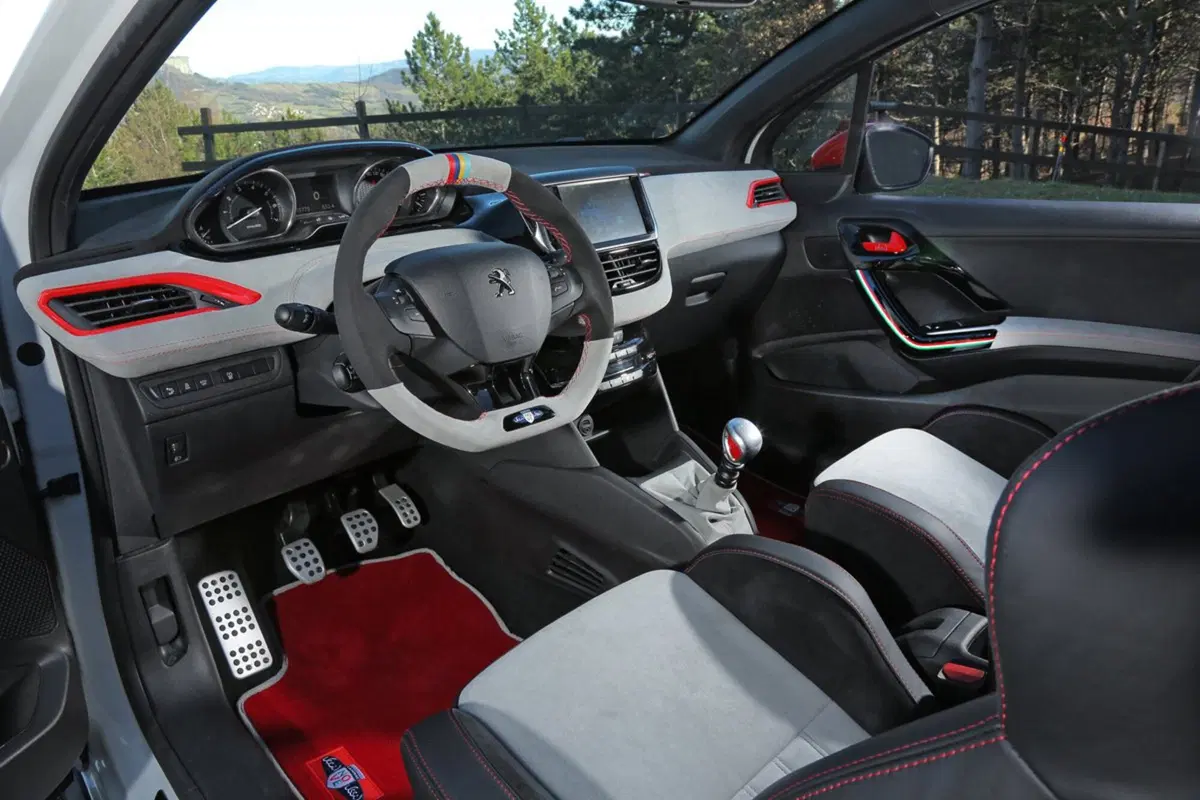 Peugeot 208 GTi/NOVE, 208 da record (13)