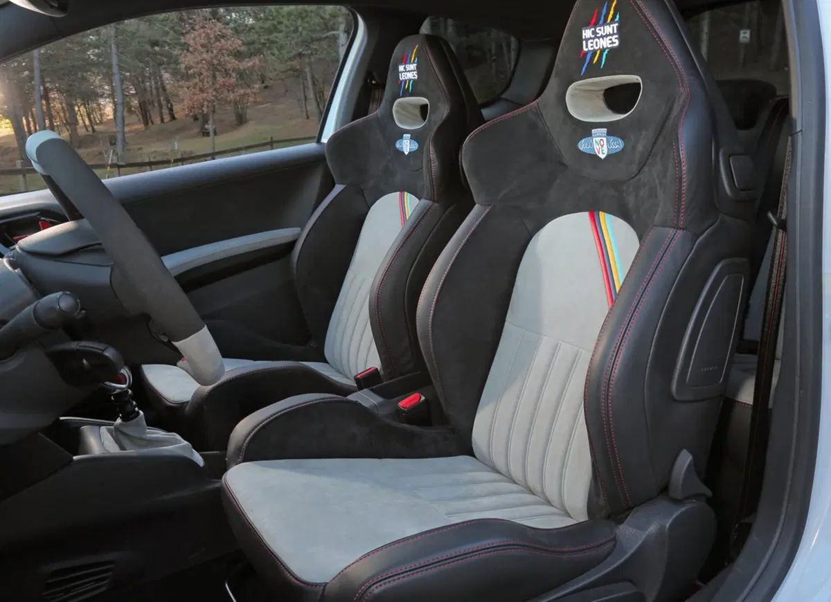 Peugeot 208 GTi/NOVE, 208 da record (18)