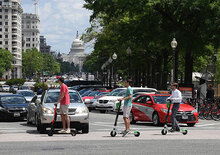 Monopattino elettrico a go-go? Milano dice no (per ora). Stop allo sharing