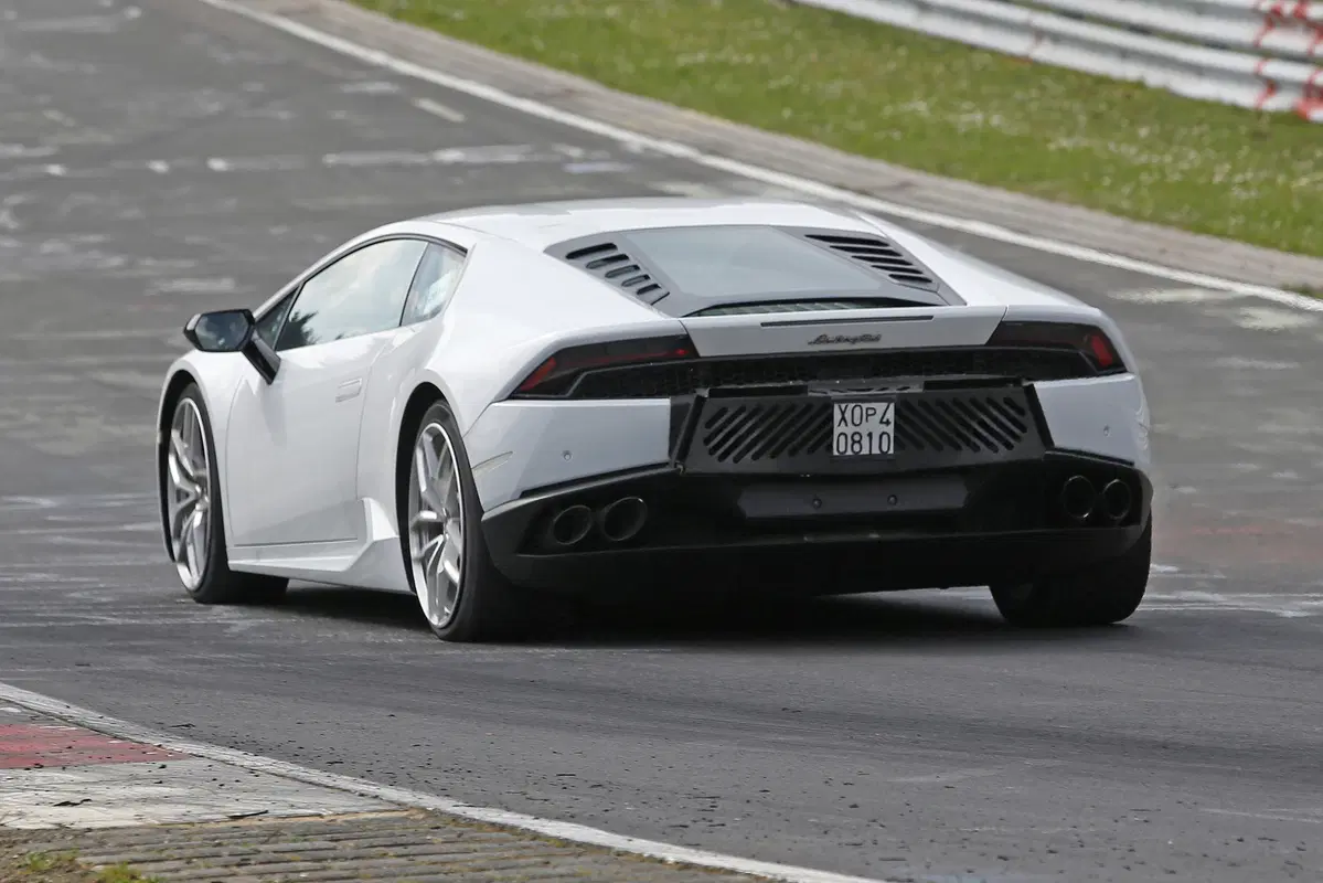 Lamborghini Huracán, in arrivo la Superleggera (2)