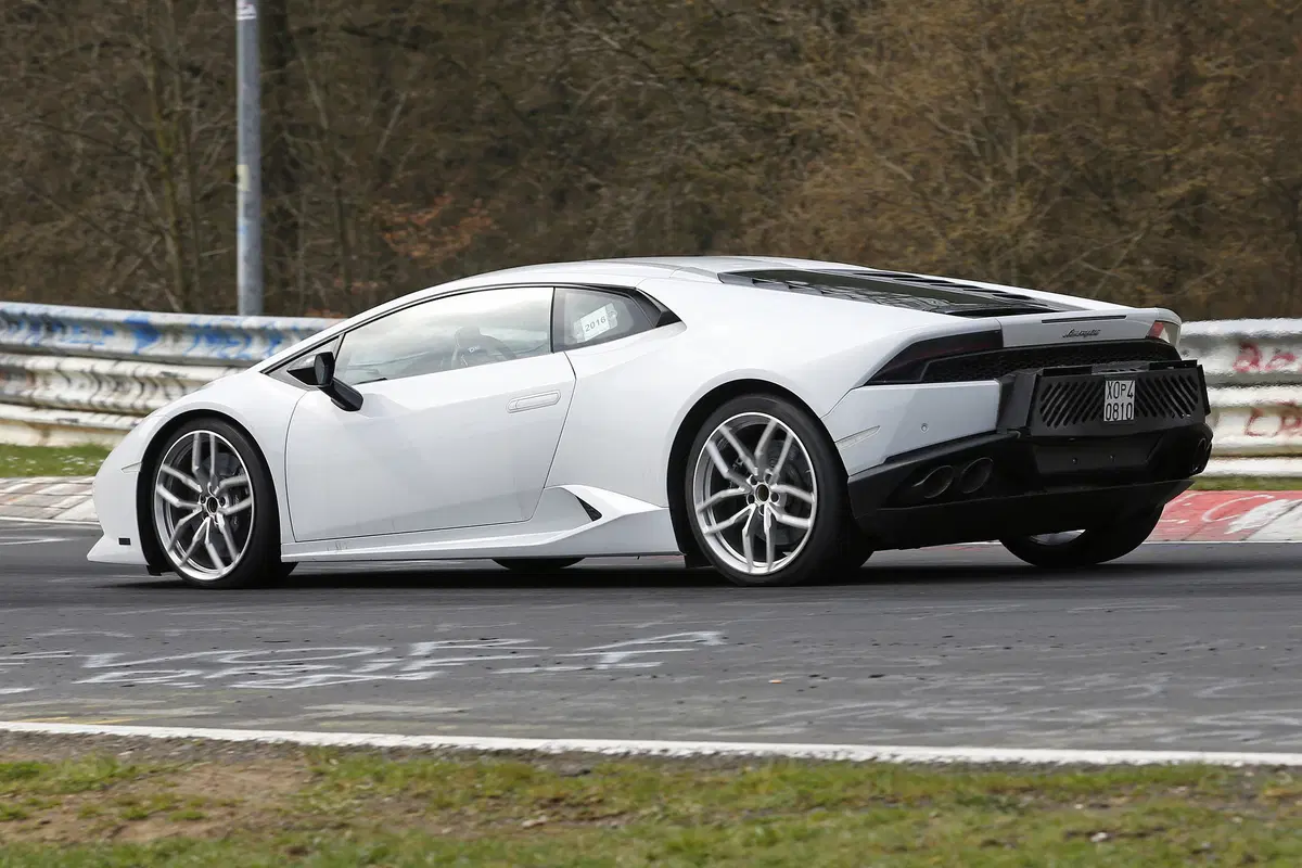 Lamborghini Huracán, in arrivo la Superleggera (3)